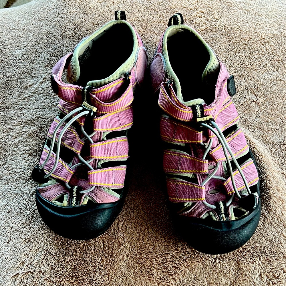 KEEN Newport H2 pink outdoor waterproof sandals